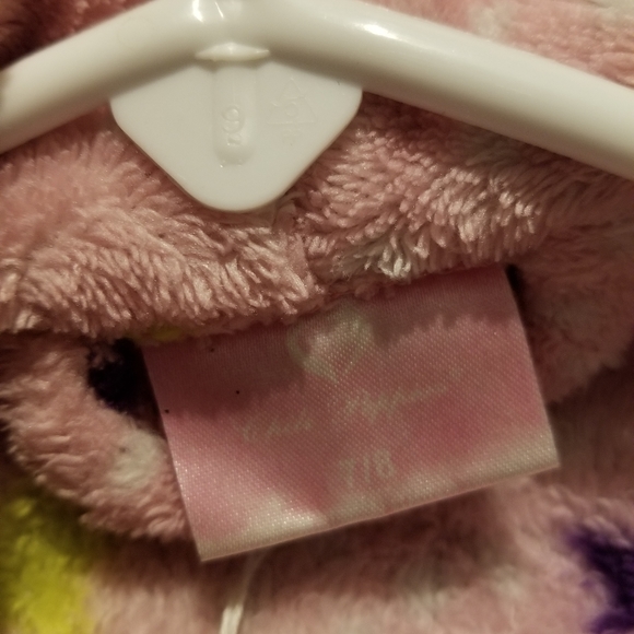 Robe - Picture 3 of 3